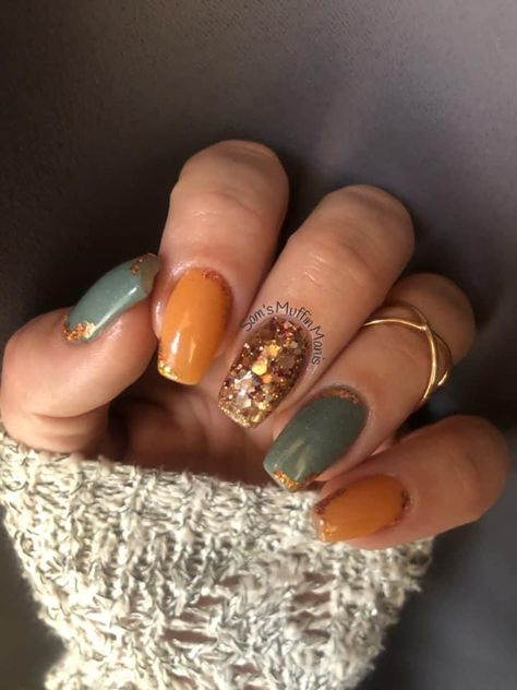 Cute Green Fall Nails, Green Orange And Gold Nails, Autumn Theme Nails, October Wedding Nails Bridesmaid, Wild Nails Designs, Bright Autumn Nails, Fall Nails With Green, Hunter Green Fall Nails, Green And Copper Nails