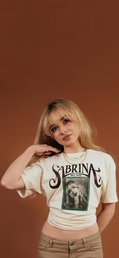 Sabrina Carpenter Wallpaper Lockscreen, Sabrina Carpenter Iphone Wallpaper, Trendy Lockscreens, Espresso Sabrina Carpenter Wallpaper, Celebrity Wallpaper Iphone, Sabrina Carpenter Wallpaper Iphone, Sabrina Carpenter Lockscreen, Sabrina Carpenter Aesthetic Wallpaper, Celebrity Lockscreen