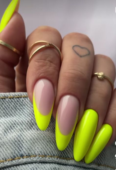 Green Nail Trends, Almond Green Nails, Summer Yellow Nails, Neon Yellow Nails, Pastel Trends, Cute Nail Colors, Hippie Nails, Diva Nails, Summer Yellow