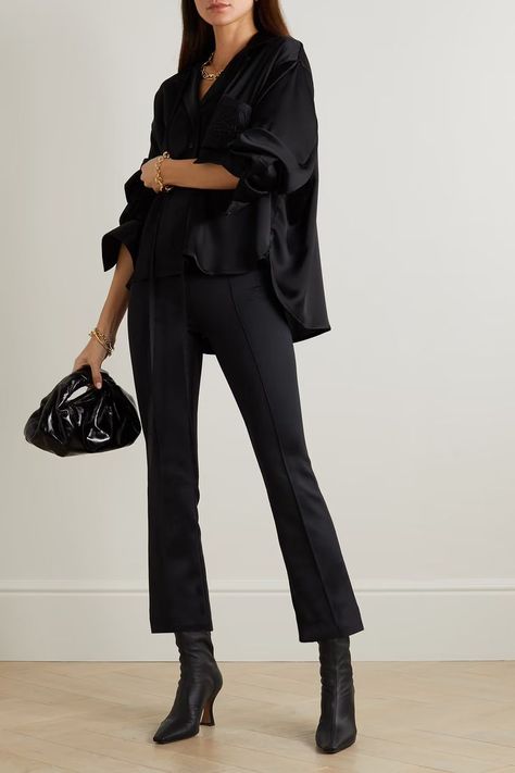 Black Kick Flare Pants Outfit, Satin Pants Outfit, Flare Pants Outfit, Work Fits, Trouser Outfit, Flats Outfit, Future Style, Satin Pants, Kick Flares