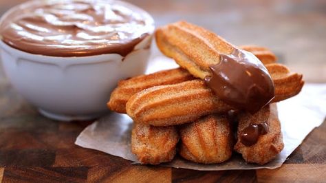 Luchi Bakes: Baked churrus Churros Au Four, Make Churros, Baked Churros, Churro Donuts, Mini Churros, Cinnamon Hot Chocolate, Homemade Churros, Pembuat Roti, Hot Chocolate Milk