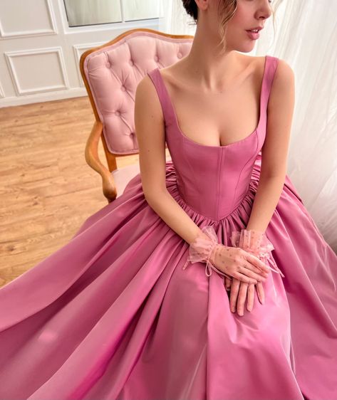 Cinderella Taffeta Gown Teuta Matoshi, Taffeta Gown, Evening Dress Fashion, Fairytale Dress, A Fairy Tale, Looks Chic, Gorgeous Gowns, Beautiful Gowns, Fancy Dresses