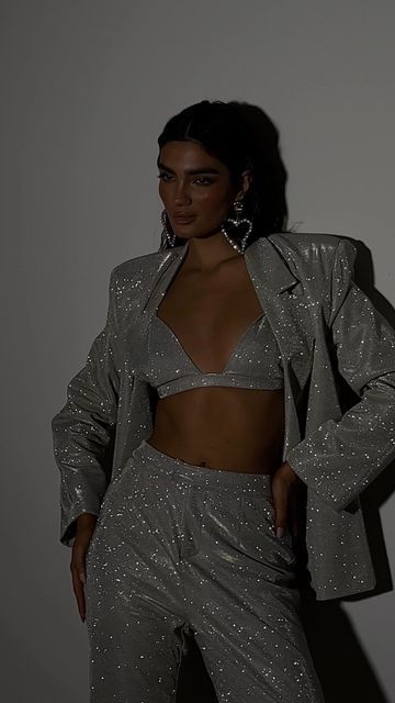 Sequins Pants Outfit, Glitter Suit, Statement Outfit, Nye Outfits, New Years Outfit, Eve Outfit, Woman Suit Fashion, Pantsuits For Women, New Years Eve Outfits