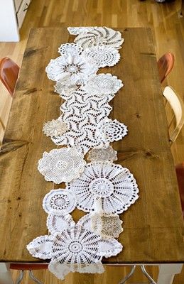 Doily table runner. Good way to recycle Grandmas old doily collection sitting in your attic! Hantverk Diy, Doilies Crafts, Make A Table, Crafty Craft, Hot Pads, Diy Projects To Try, The Table, Doilies, Table Runner