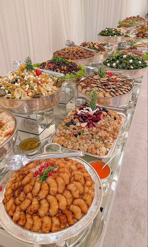 Debut Food Table, Filipino Buffet, Asian Buffet Ideas, Continental Food, Pasta Station Wedding, Prom Food Ideas, Buffet Wedding Table Setting, Indian Wedding Food, Banquet Food