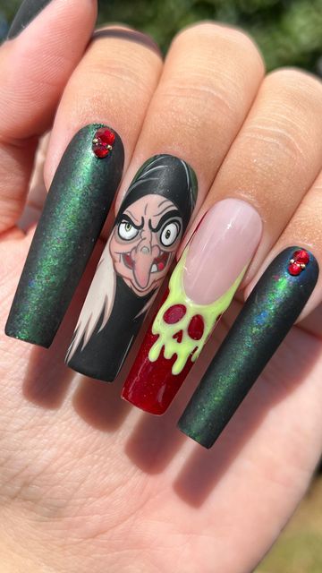 Villain Nail Art, Snow White Nails Acrylic, Poison Apple Nail Art, Voodoo Doll Nails, Snow White Nails Designs, Evil Queen Nails, Poison Apple Nails, Disney Villain Nails, Apple From Snow White