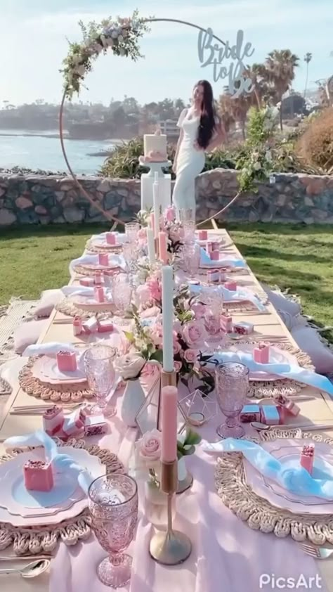 Boho High Tea Party, Bridal Party Dinner Ideas, Classy Table Centerpieces, Bridal Shower Picnic Decor, Small Backyard Bridal Shower Ideas, Pink Bridal Shower Dress For Bride, Romantic Party Ideas, Pink Boho Picnic, Modern Boho Bridal Shower Ideas