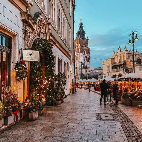 3 Point Perspective, Krakow Poland, Christmas Mood, Krakow, City Guide, Hidden Gems, The Christmas, Click The Link, Let Me Know