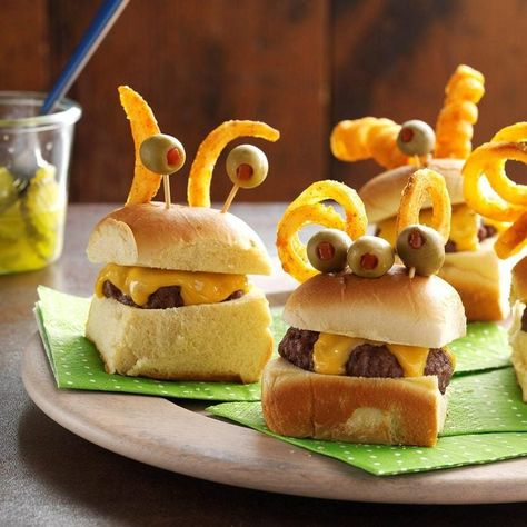 50 Best Halloween Party Ideas — Fun Halloween Themes, Decor, and More Easy Halloween Snacks, Halloween Food Dinner, Iceland Food, Halloween Dishes, Hawaiian Sweet Rolls, How To Cook Burgers, Mini Burgers, Halloween Appetizers, Halloween Dinner