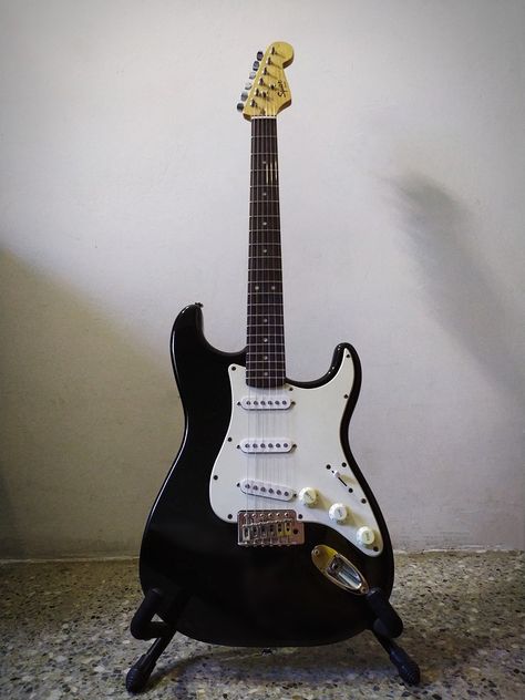 Squier Stratocaster, Guitar, Black