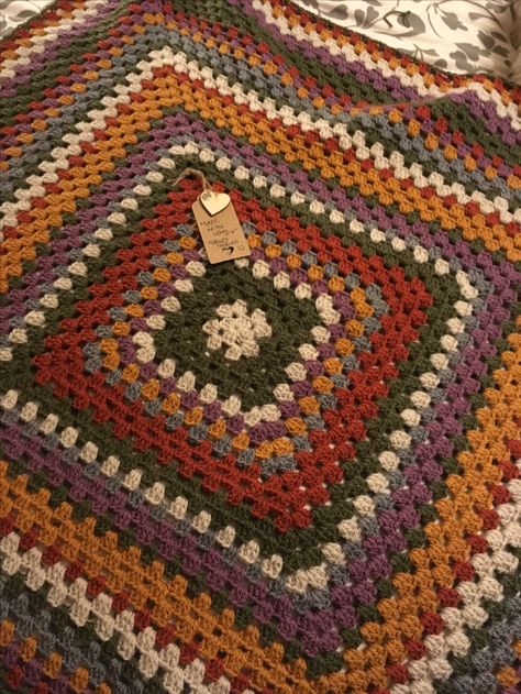 Big Granny Square Blanket, Crochet Luxury, Crochet Bedsheets, Diy Granny Square, Autumn Crochet, Free Pattern Crochet, Fall Crochet Patterns, Crochet Fairy, Crochet Blanket Designs