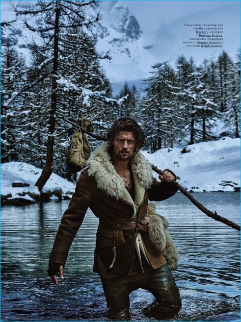 Appearing in an editorial for GQ España, Wouter Peelen dons a shearling jacket from Hackett with a Bottega Veneta cardigan, Demobaza pants, Giorgio Armani gloves, and a Ralph Lauren belt. Woodsman Style, 90s Chola, Lumberjack Aesthetic, 90s Chola Fashion, Wouter Peelen, Winter Fashion For Women, Viking Aesthetic, Mens Fur, Rugged Men