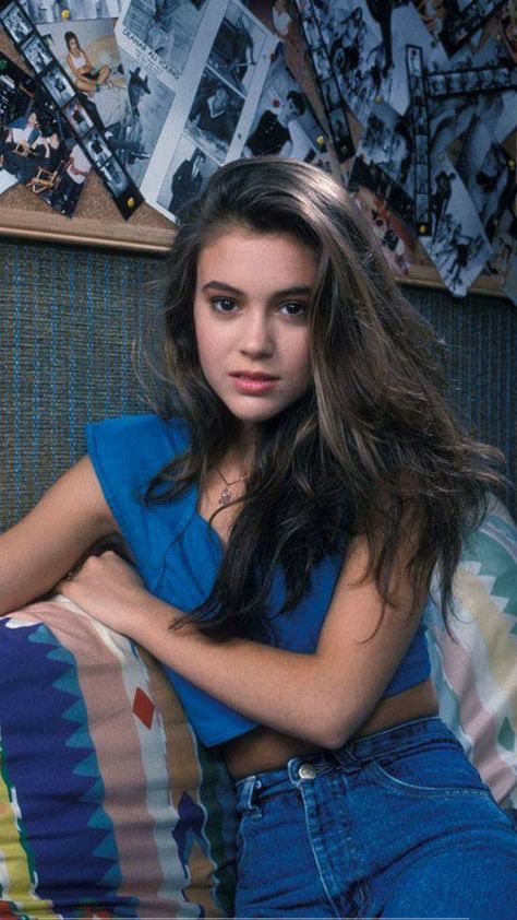 Sam from "Who's the Boss" Alyssa Milano Young, Allysa Milano, Look 80s, Glen Keane, Cool Attitude, Holly Marie Combs, Rose Mcgowan, Melrose Place, Alyssa Milano