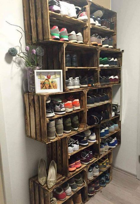 Use old wood crates and make a hanging shoe closet! (source unknown)#shoes #diy Rak Sepatu Diy, Lots Of Shoes, Diy Shoe Rack, Storage Tips, Room Storage, Storage Diy, Design Case, Pallet Furniture, Cheap Home Decor