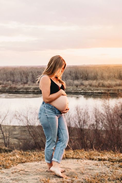 Maternity Photography Ideas Plus Size, Maternity Photography For Plus Size, Maternity Photography Poses Jeans, Jeans And White Bra Maternity, Maternity Photo Outdoor, Jeans Maternity Shoot Outside, Maternity Picture Poses Single, Maternity Photography In Jeans, Maternity Photoshoot Jeans Outfit