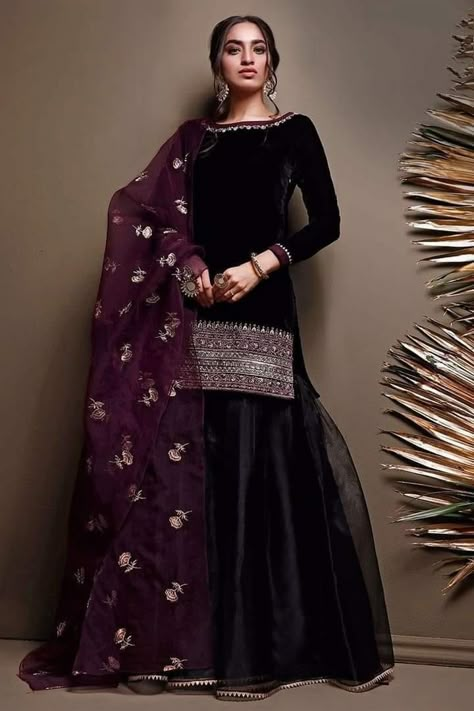 Black Colour Outfits, Organza Gharara, Black Pakistani Dress, Gharara Pants, Gharara Designs, Zainab Chottani, Velvet Dress Designs, Pakistani Party Wear, Velvet Shawl