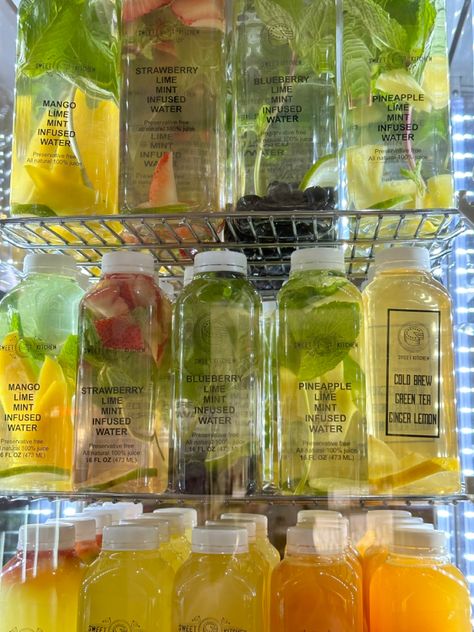 Smoothie Station Kitchen, Infused Water Aesthetic, Smoothie Station, Healthy Water Recipes, Lemon Infused Water, Healthy Fridge, Juice Menu, Infused Water Recipes, Water Aesthetic