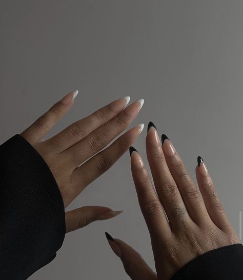 One Hand White And One Hand Black Nails, One Hand Black One Hand White Nails French Tip, One Black Hand One White Hand Nails, One Hand Black One Hand White French Tips, Black And White Nails Opposite Hands, Black And White Nail Inspo Acrylic, Nails One Hand Black One Hand White, Opposite Hand Nails, Opposite Nail Designs On Each Hand