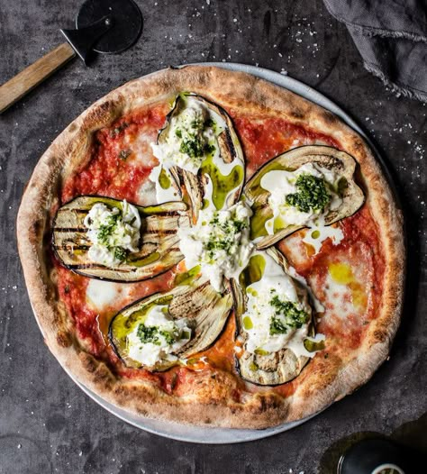 Vegetarian Pizza with Eggplant & Stracciatella | MiNDFOOD Different Pizza Ideas, Vegetable Tarts, Smoked Pizza, Pizza Project, Colourful Table, Pizza Life, Eggplant Pizzas, Vegetable Tart, Focaccia Pizza