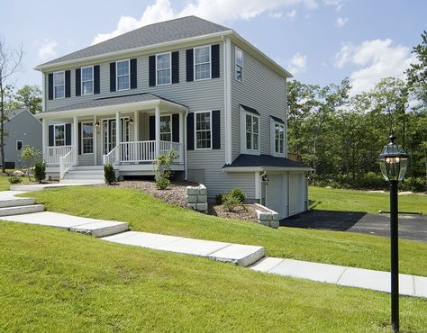 Colonial House With Front Porch, Colonial House Front Porch, Garrison Colonial, Porch Roof Design, Hip Roof Design, Farmers Porch, Colonial House Exteriors, House Front Porch, Colonial Farmhouse