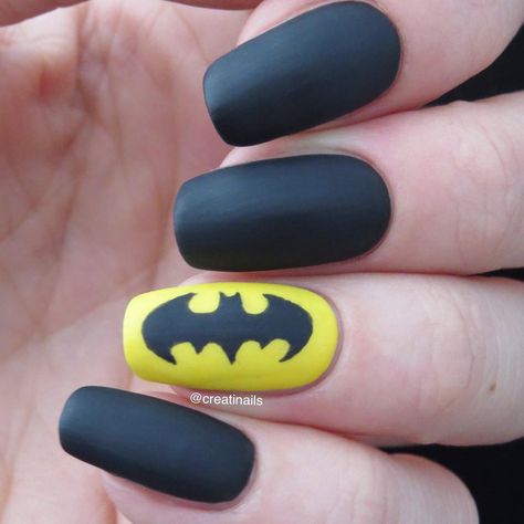 See this Instagram photo by @creatinails • 407 likes Batman Nail Art, Superhero Nails, Batman Nails, Alien Nails, Holo Taco, Accent Nail, Superhero Birthday Party, Batman Logo, Manicures Designs