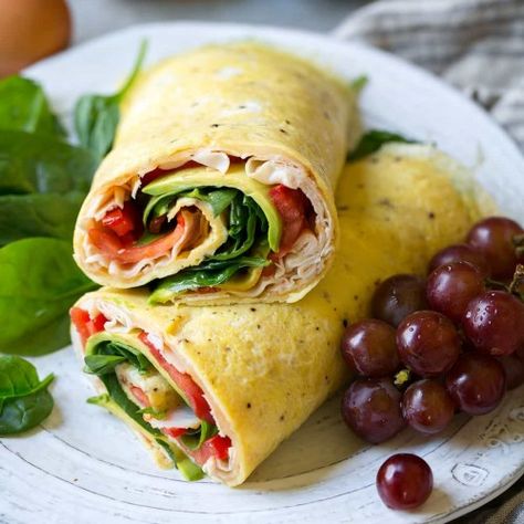 Turkey Avocado Egg Wrap Avocado Wrap Recipes, Healthy Chili Recipe Turkey, Baked Omelet, Fingerfood Baby, Cooking Avocado, Menu Sarapan Sehat, Avocado Wrap, Low Carb Wraps, Omelets Recipe