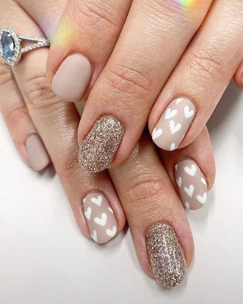 Valentine Nails Neutral, Pale Pink Valentines Day Nails, Beige Valentines Nails, Short Anniversary Nails, Anniversary Nails Designs, Neutral Valentines Day Nails, Anniversary Nails Ideas Short, Neutral Heart Nails, Valentines Nails Neutral