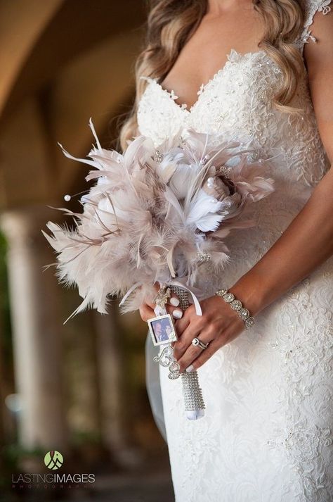 Wrap Flowers, Feather Bouquet, Bridal Brooch Bouquet, Wedding Bouquets Bride, Beige Wedding, How To Wrap, Feather Wedding, Gatsby Wedding, How To Wrap Flowers