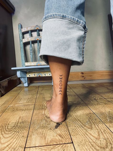 Small Moon Phase Tattoo Designs, Almost Tattoo, Hipster Tattoos Women, Moon Tattoo Phases, Hippy Tattoos For Women, Boho Tattoo Ideas Hippie Bohemian, Hippie Tattoos For Women, Moonphase Tattoo, Granola Tattoos