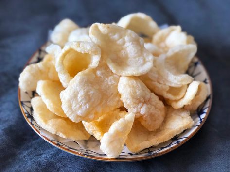 Homemade Fish Crackers (Keropok Ikan) Light Side Dishes, Fish Crackers, Sushi Night, Michelada, Malaysian Food, Cracker Recipes, Snack Chips, Culinary Recipes, Afternoon Snacks