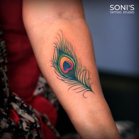 Peacock Feather Tattoo Soni's Tattoo Studio 09974432274 Navsari Gujarat . Tattoo done by your favourite artist @nitesh_devi_soni at most Trusted Tattoo Studio of town @sonistattoo_by_nitesh #sonistattoo #navsari #gujarat #india #tattoo #besttattooingujarat #besttattooinindia #tattooingujarat #tattooinindia #tattoos #tattooartist #tattooideas #tattooist #tattoolife #tattoodesign #tattoolove #tattoowork #art #tattoostudio #tattooart #tattoopro #proffesionaltattooartist #customtattoo #uniquetattoo Morpich Tattoo, Radhakrishna Tattoo, Peacock Tattoo Feather, Morepankh Tattoo, More Pankh Tattoo, Krishna Feather Tattoo, Morpankh Tattoo, Peacock Feathers Tattoo, Mor Pankh Tattoo