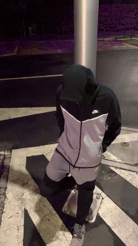 Boys Style Teenagers, Nike Tech Fleece Outfit Men, Teenager Outfits Boys, Boys Nike Outfits, Drill Man, Cool Nikes, Fleece Outfit, Drippy Outfit, Light Skin Men