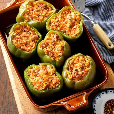 Stuffed Peppers With Rice, Chicken Peppers, Hamburger Casseroles Recipes, Beef Barley, Brown Rice Recipes, Cheesy Casserole, Green Peppers, Beef And Rice, Peppers Recipes