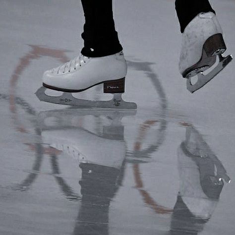 Olympic Ice Skating, Figure Skating Olympics, Figure Ice Skates, Skate 3, Skating Aesthetic, Skater Aesthetic, Ice Skaters, Ice Rink, Ice Princess