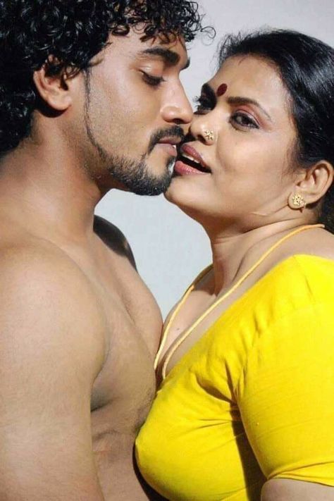 Good Night Hot Kiss, Kiss Under My Saree Night, Bollywood Glamour, Indian Natural Beauty, Bollywood Couples, Girl Crush Fashion, Hot Kiss, Cute Couples Kissing, Face Images