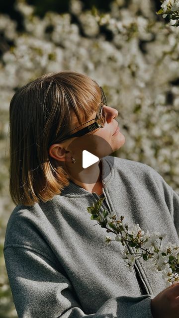 iPhone Photography School on Instagram: "We know you will LOVE this video effect tutorial! Isn’t it a nice way to make your videos look cool? 😃

Tap the link in STORIES to get your 86% off Video Editing Academy! The offer ends in a few hours! 🔥

#shotoniphone #video #iphonevideography #iphonevideos #videoediting #transition #videotransition" Iphone Videography, Video Transitions, Video Effect, Photography School, Phone Hacks, School Photography, Video Effects, Iphone Photography, I Phone