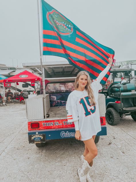 Jersey Football Outfit, Florida Gators Outfit, Gator Football, Cowboy Boot Outfits, Football Outfit, Florida Gators Football, Southeastern Conference, Gators Football, Oversized Jersey