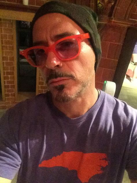 A RDJ selfie is the best kind of selfie Toni Stark, Robert Downey Jr Iron Man, Avengers Cast, Marvel Superhero Posters, Marvel Photo, Marvel Images, Avengers Memes, Marvel Actors, Man Thing Marvel