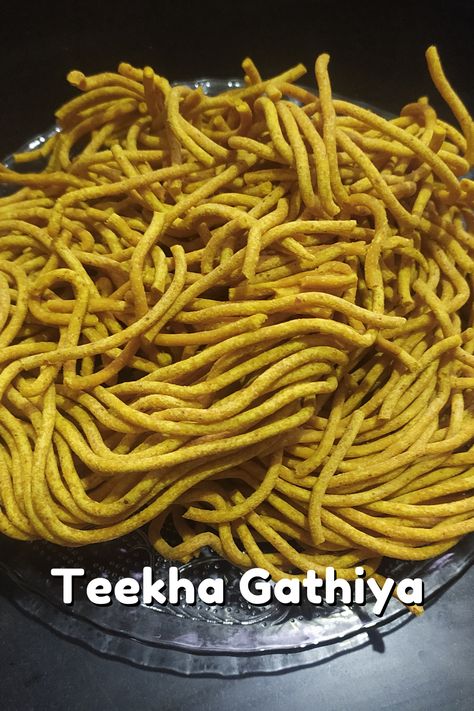 Gathiya Recipe, Gujarati Snacks, Chocolate Recipes Homemade, Gram Flour, Crunchy Snack, Evening Snacks, Veg Recipes, Deep Fried, Chocolate Recipes