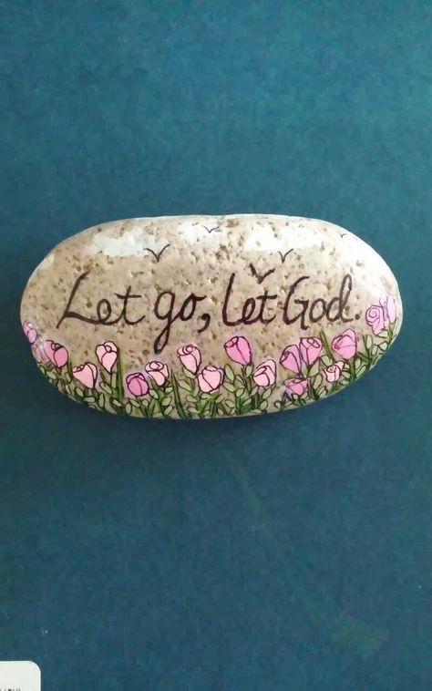 In Memory Painted Rocks, Christian Painted Rocks, Painted Rock Garden Ideas, Christian Rock Painting Ideas, Prayer Rocks, Inspirational Rocks, Diy Rock Art, Christian Rock, Painted Rocks Craft