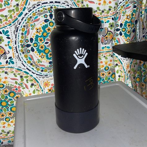 32 fl oz hydro flask black thermos wide mouth water bottle Black Hydroflask, Hydro Flask Colors, Emotional Support Water Bottle, Black Beats, Wide Mouth Water Bottle, Black Tumbler, Feeling Pictures, Hydro Flask, Wide Mouth