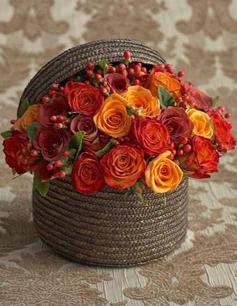 Rose Belle, Diy Arrangements, Beautiful Flower Arrangements, Deco Floral, Arte Floral, Floral Centerpieces, Flower Boxes, Fall Flowers, Ikebana