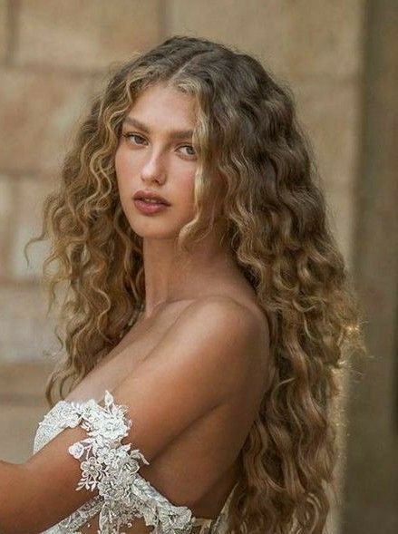 Bridal Off Shoulder, Long Curly Hairstyles, Long Curly Haircuts, Highlights Curly Hair, Layered Curly Hair, Blonde Wavy Hair, Curly Wedding Hair, Big Curly Hair, Blonde Curly Hair