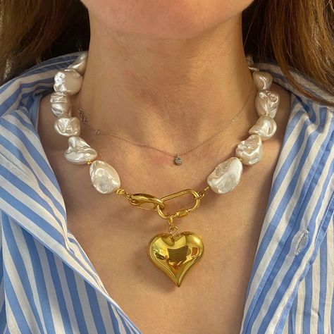 Chunky pearl necklace