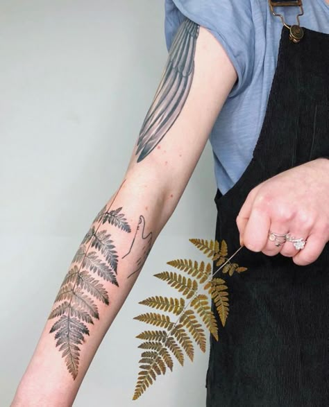 Jewlery Tattoo, Tiny Tattoos For Women, Fern Tattoo, Leaf Tattoo, M Tattoos, Birthday Tattoo, Special Tattoos, Forarm Tattoos, Ring Tattoos