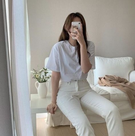 Jeans Outfit Korean, White Bootcut Jeans, Jeans Korean, University Outfit, University Style, White Jeans Outfit, Outfit Korean, Athleisure Trend, Apa Aja