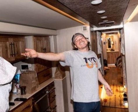 Morgan Wallen Funny, Morgan Wallen Poster, Morgan Wallen Song Quotes, Morgan Wallen And Hardy, Morgan Wallen Pics, Morgan Wallen Lyrics Wallpaper, Morgan Wallen Pictures, Morgan Wallen Lyrics, Wallen Wallpaper