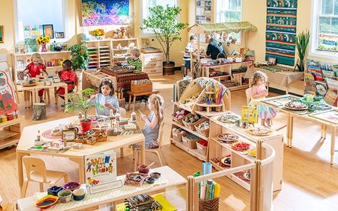 Setting up a classroom inspired by Reggio Emilia Ikea Preschool Classroom Ideas, Preschool Makerspace, Kindergarten Classroom Layout, Preschool Layout, Daycare Inspiration, Montessori Classroom Layout, Preschool Classroom Layout, Montessori Daycare, Preschool Classroom Setup