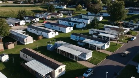 A Promising Court Victory for Mobile-Home Residents | The New Yorker Buying A Mobile Home, Trailer Parks, Urbanism Architecture, Klamath Falls Oregon, Mobile House, Landscape And Urbanism Architecture, Section 8, Ritz Carlton Hotel, Trailer Life