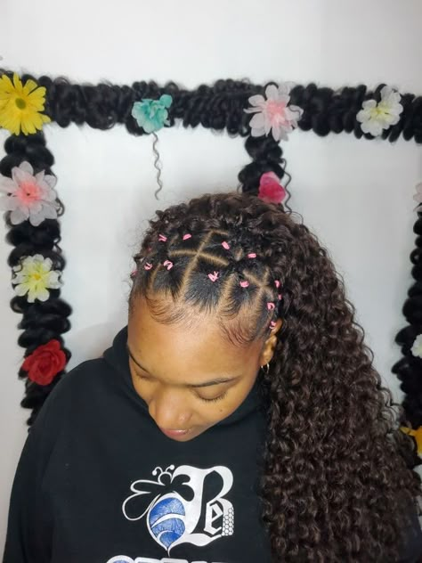 Rubber Band Cross Over Hairstyle, Cross Cross Crochet Hair, Criss Cross Hairstyle Rubber Bands Knotless Braids, Criss Cross Hairstyle Rubber Bands Weave, Rubber Band Frontal Hairstyles, Criss Cross With Weave, Rubber Band Front Curly Back, Criss Cross With Curly Hair, Criss Cross Puff Natural Hair